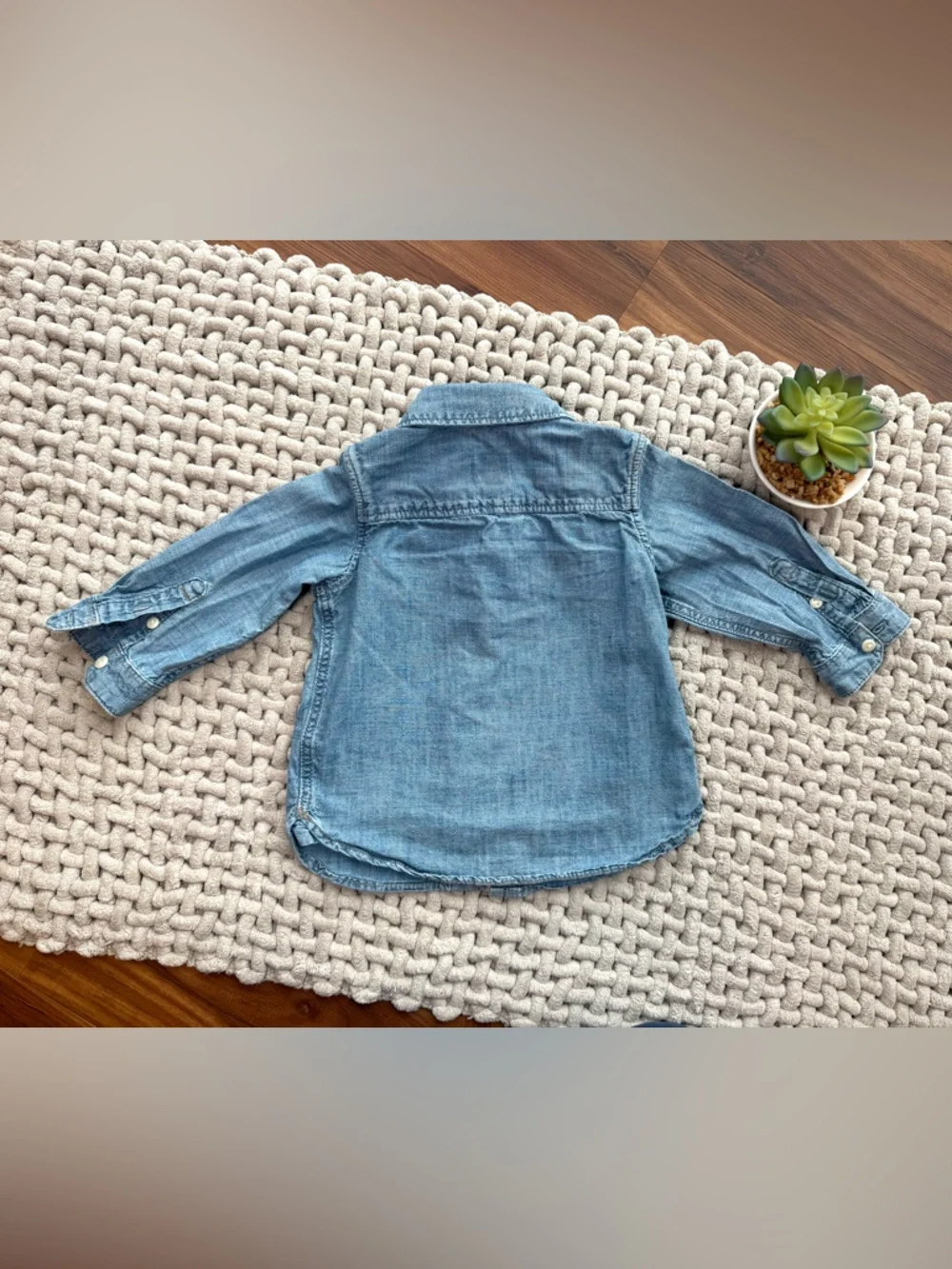 Gap Baby | Chambray Collared Shirt in Washed Medium Blue | 12-18 Months